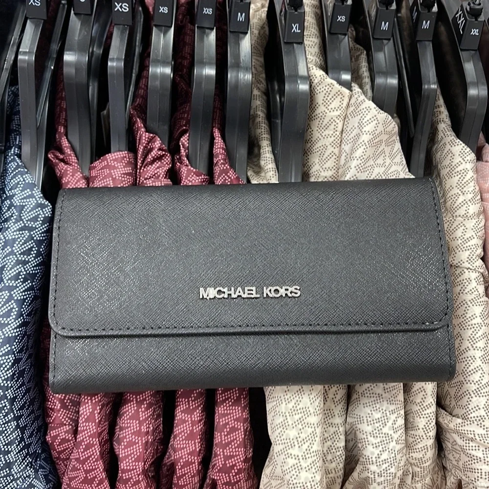 MICHAEL KORS JET SET TRAVEL LARGE TRIFOLD WALLET BLACK COLOR